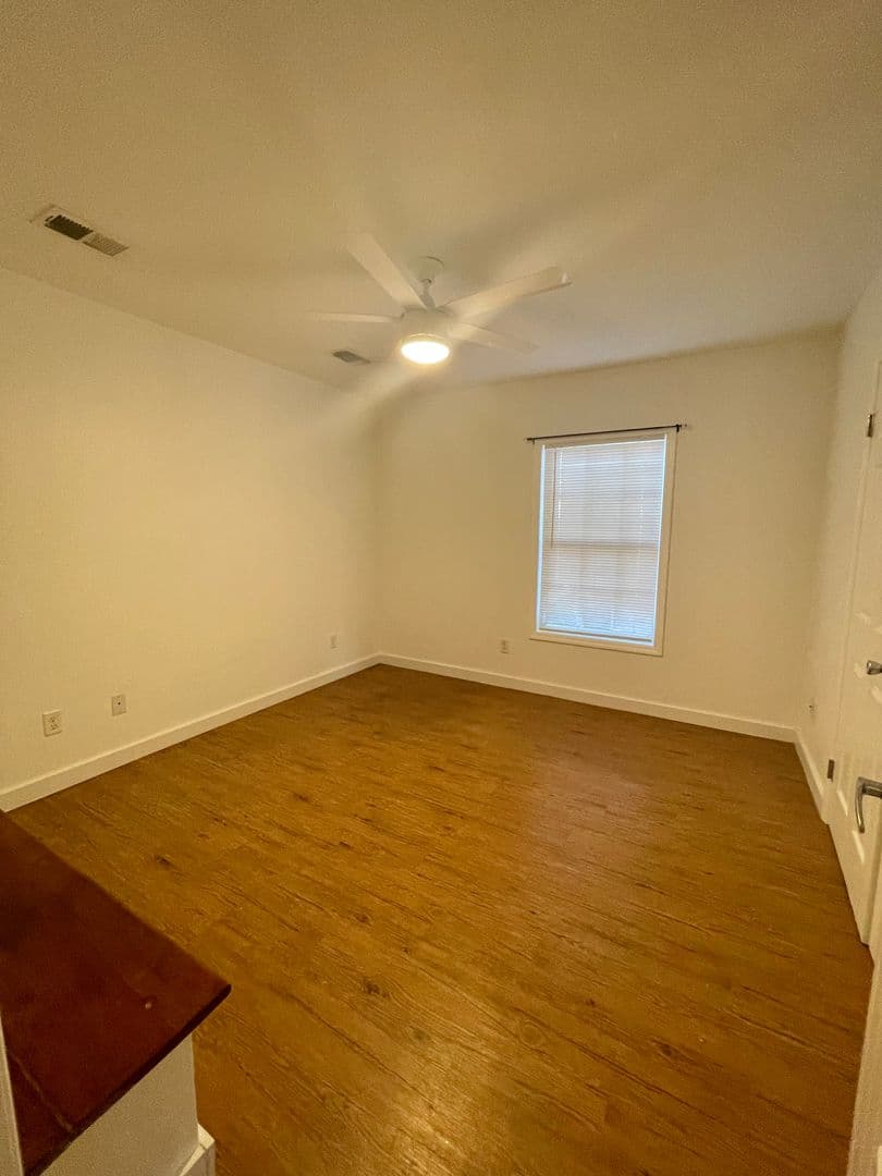 Savannah Apartment: 123 W 41st