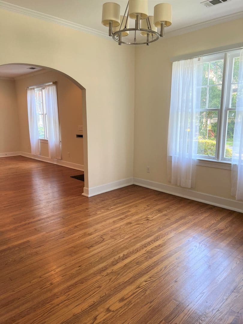 Savannah House: 308 E 40th st