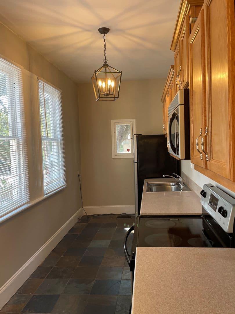 Savannah Apartment: 228 E. Henry