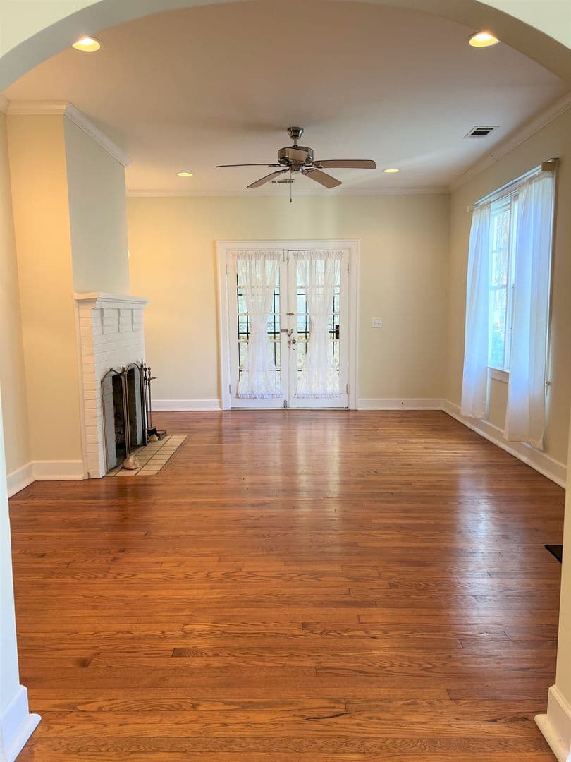 Savannah House: 308 E 40th st