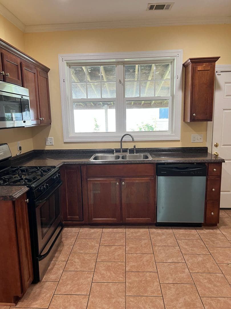 Savannah House: 308 E 40th st