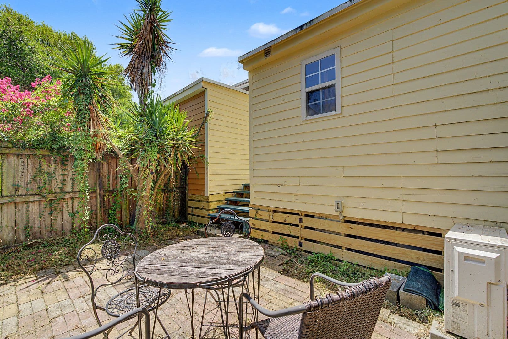 Savannah House: 530 e gordon lane