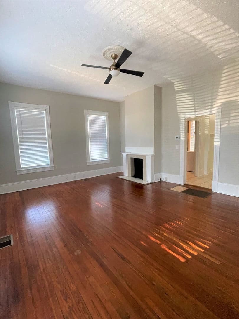 Savannah Apartment: 123 W 41st