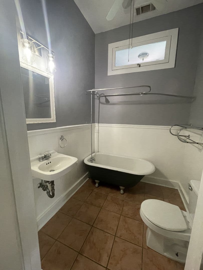 Savannah Apartment: 418 e 40th st