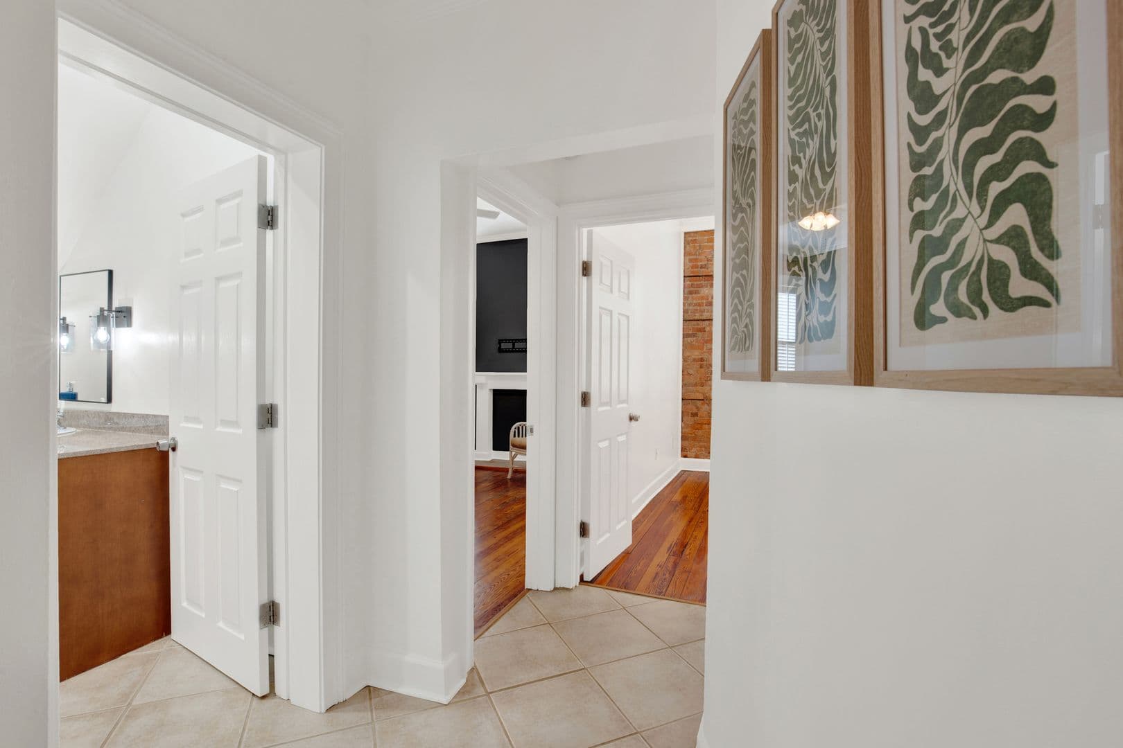 Savannah House: 125 E Broad St.