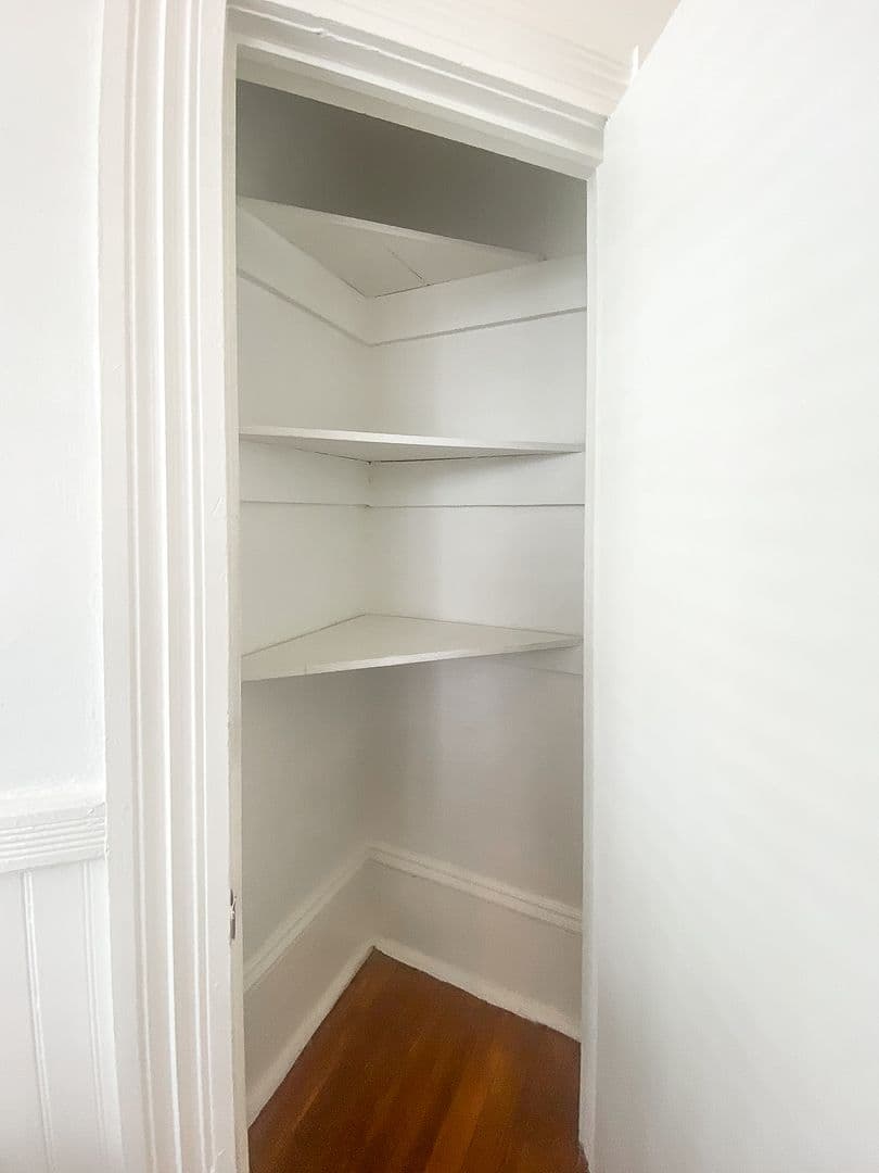 Savannah Apartment: 123 W 41st