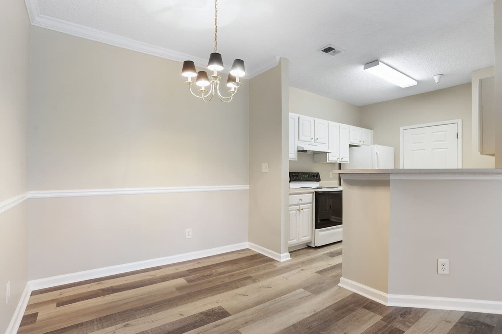 Savannah House: 1205 Walden Park