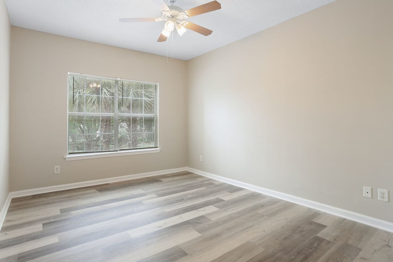 Savannah House: 1205 Walden Park