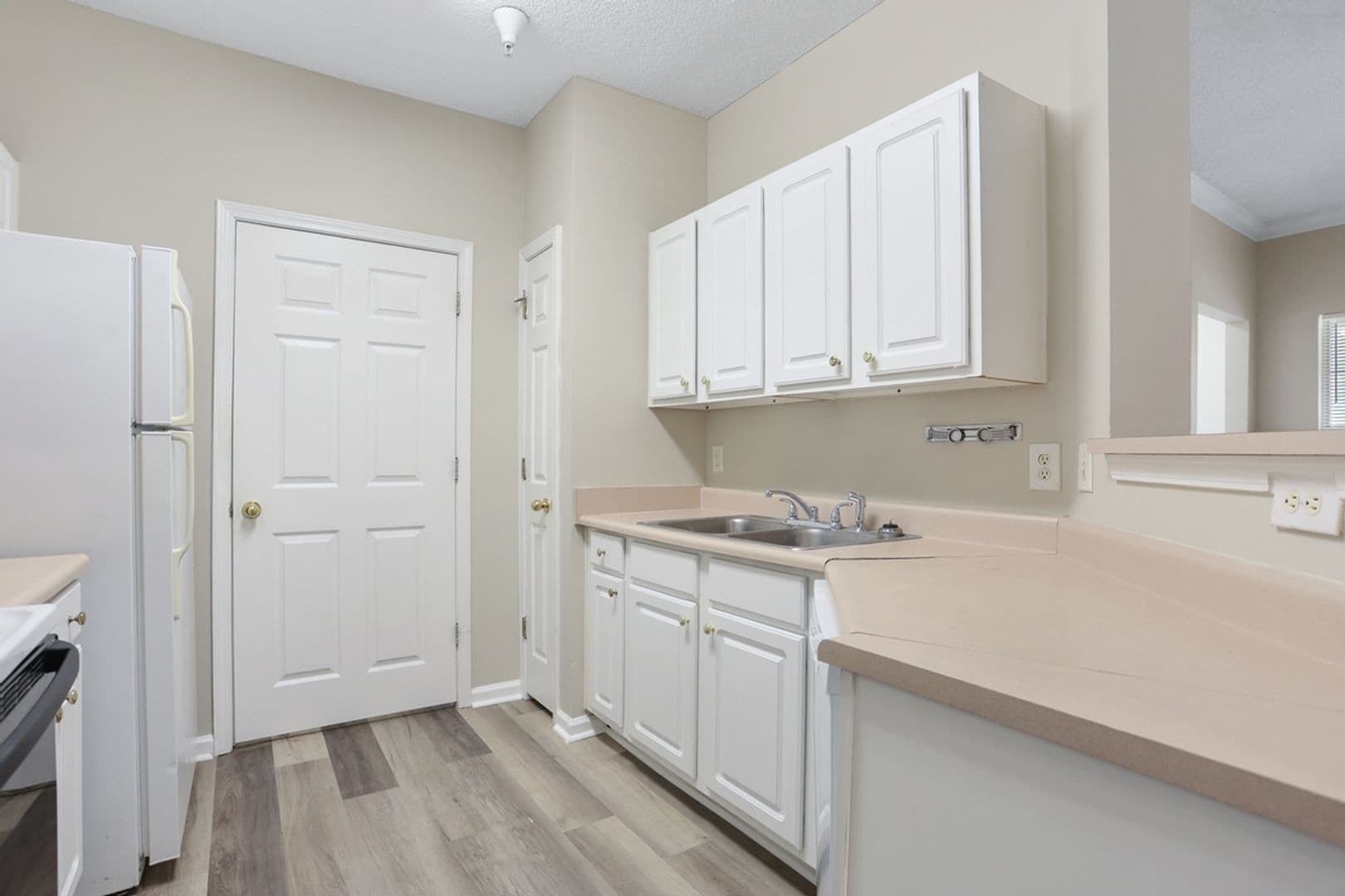 Savannah House: 1205 Walden Park