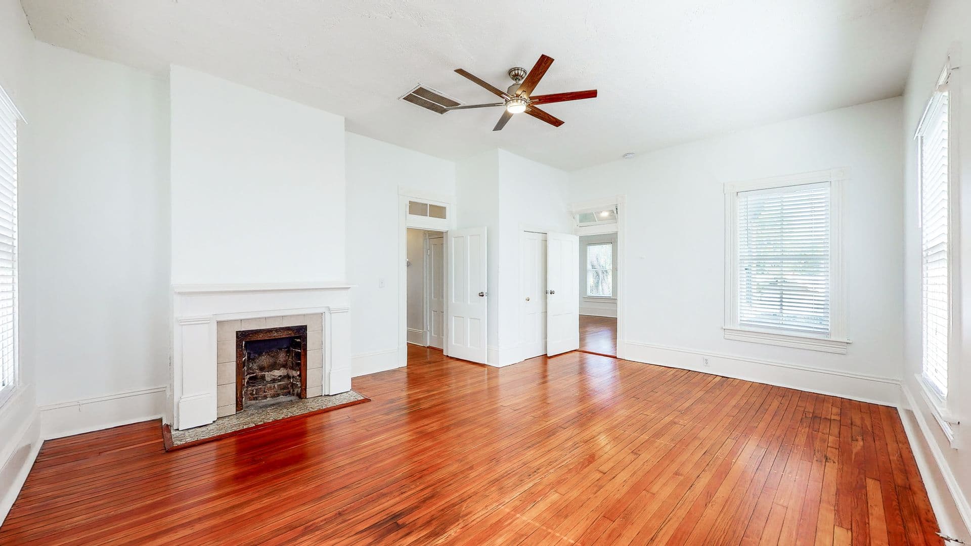 Savannah Apartment: 123 W 41st