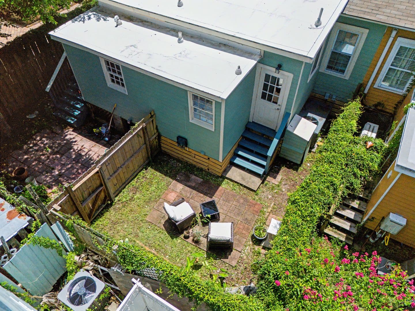 Savannah House: 534 e gordon lane