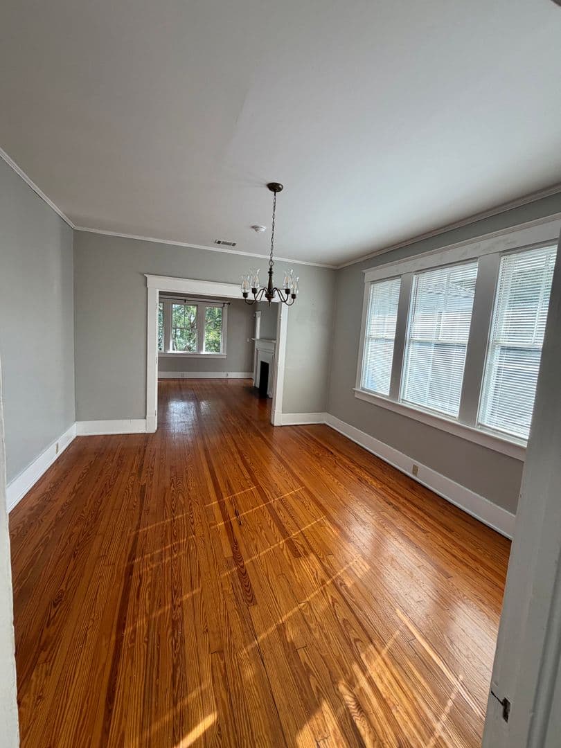 Savannah Apartment: 201 E 49th st Upper