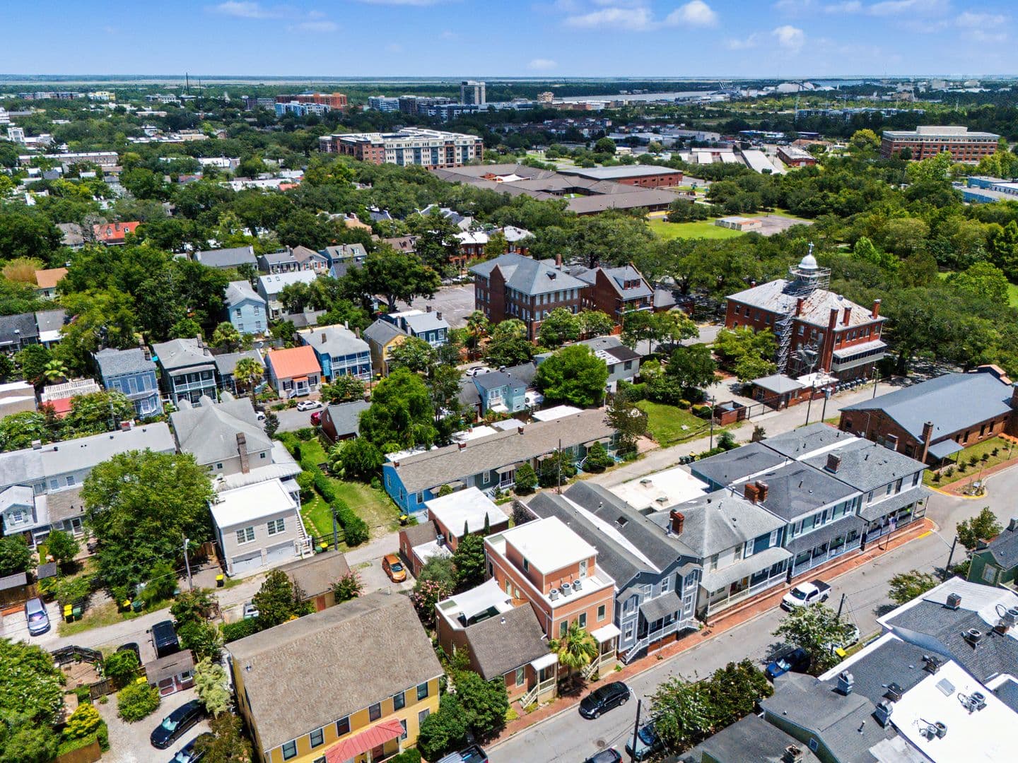Savannah House: 530 e gordon lane