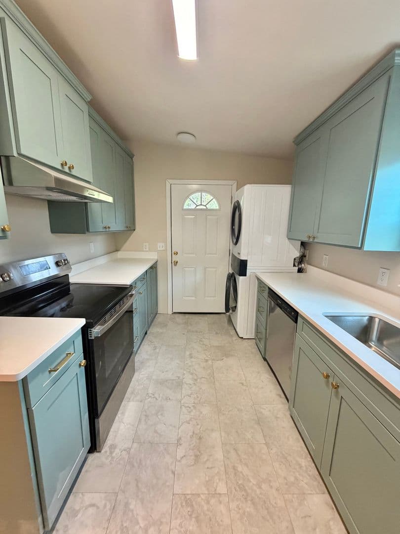 Savannah Apartment: 610 E Duffy St