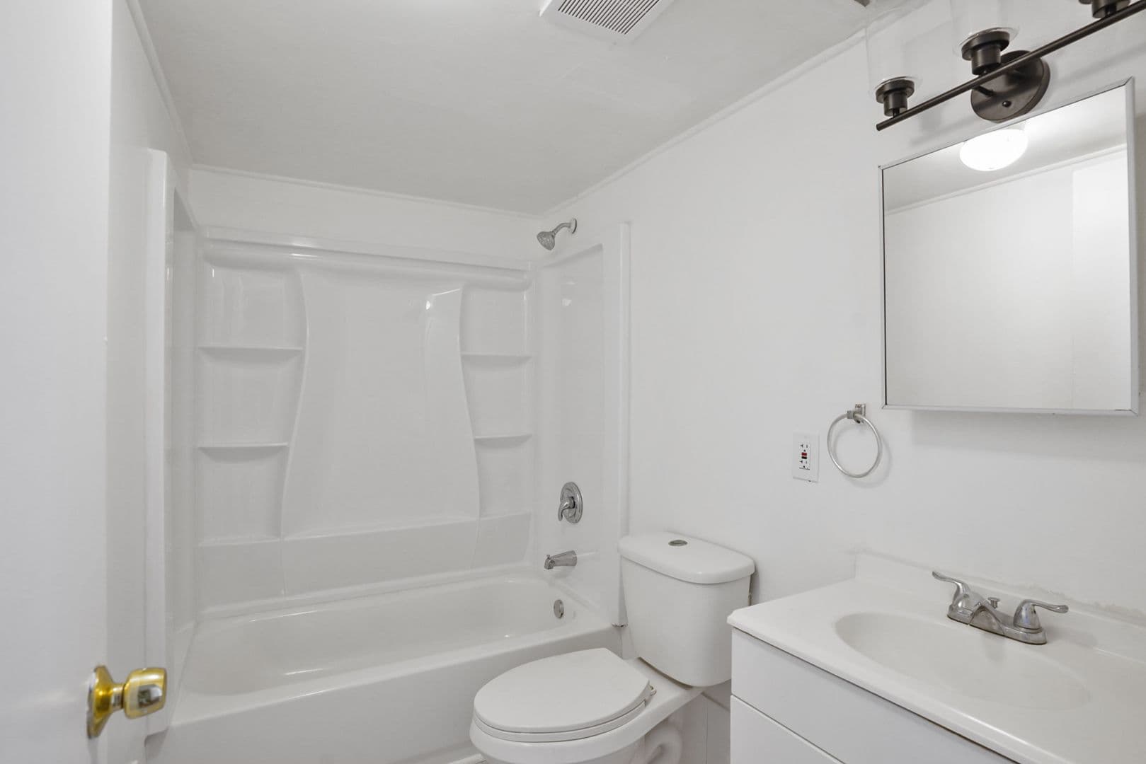 Savannah Apartment: 1220 E Victory Dr