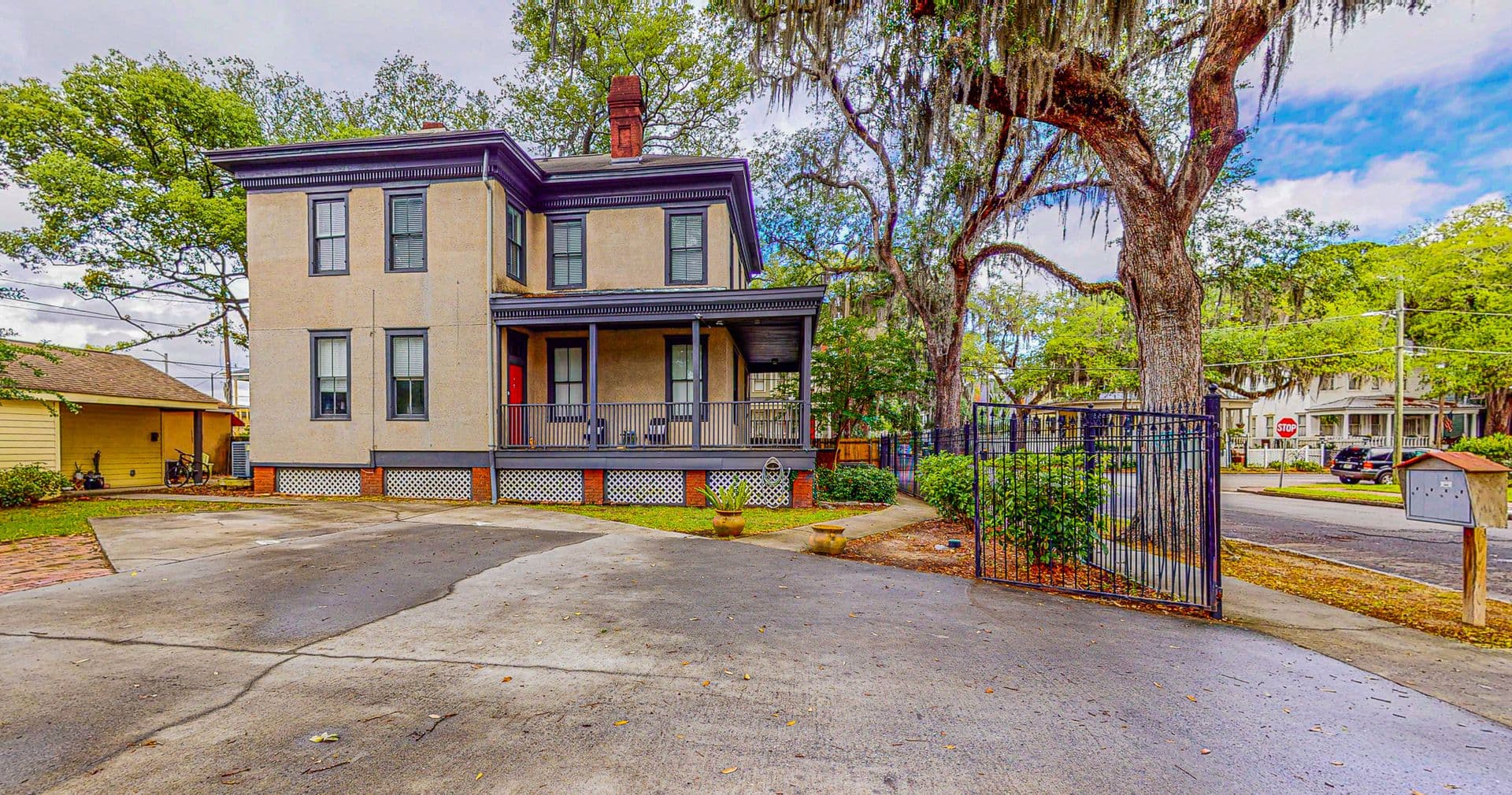Savannah Apartment: 123 W 41st