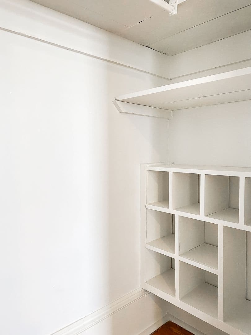 Savannah Apartment: 123 W 41st