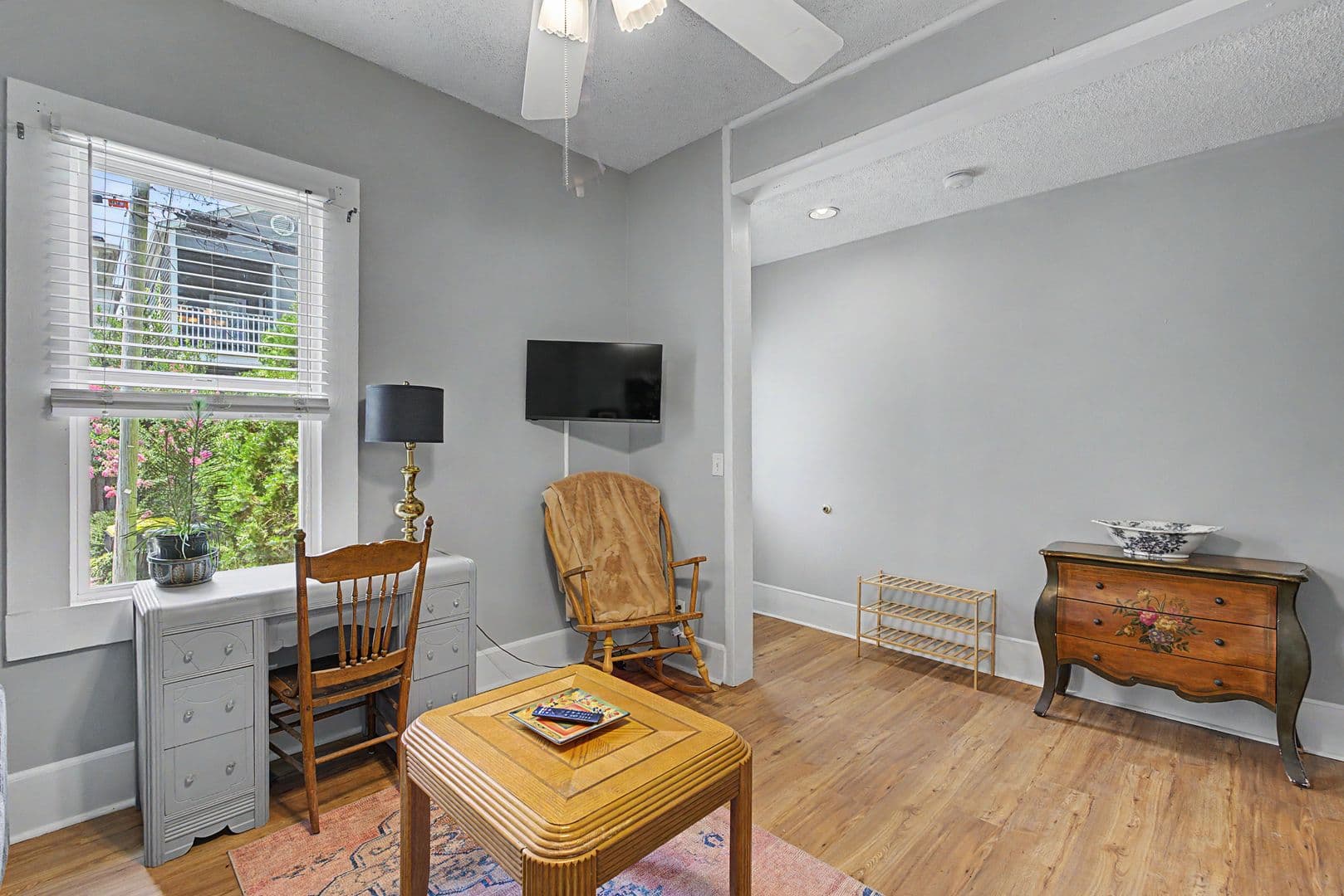 Savannah House: 530 e gordon lane