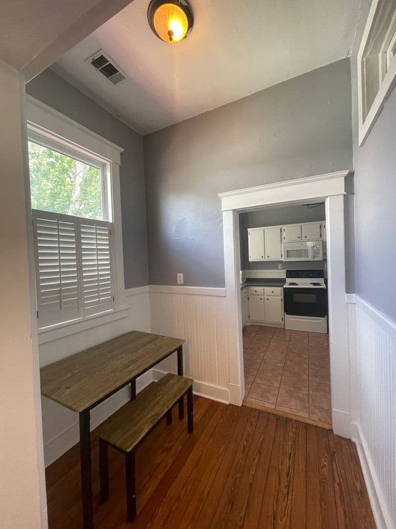 Savannah Apartment: 418 e 40th st