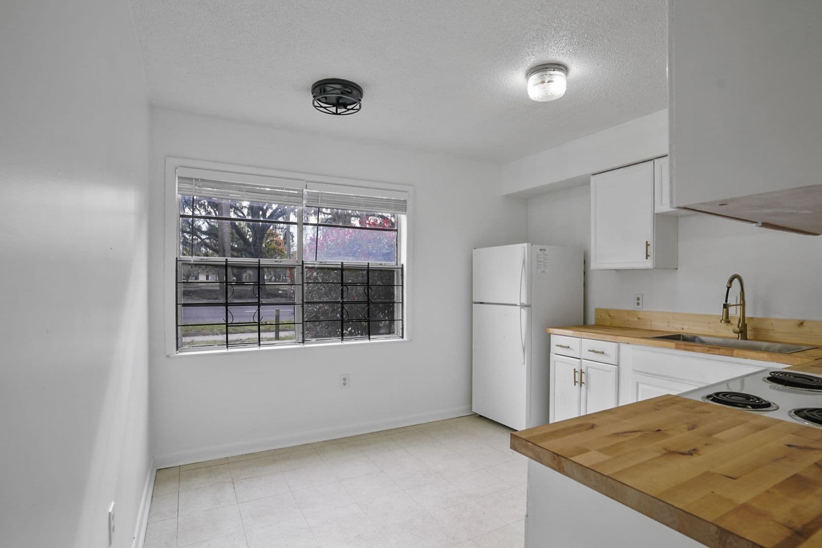 Savannah Apartment: 1220 E Victory Dr