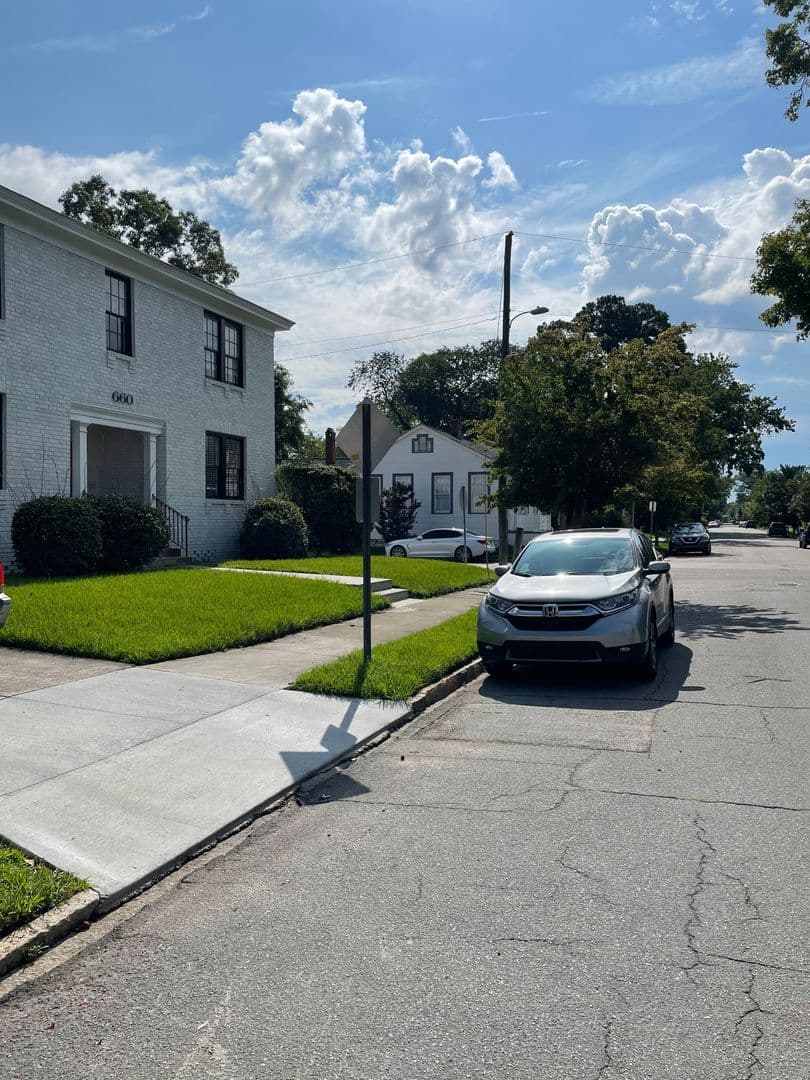 Savannah Apartment: 660 E 40th st
