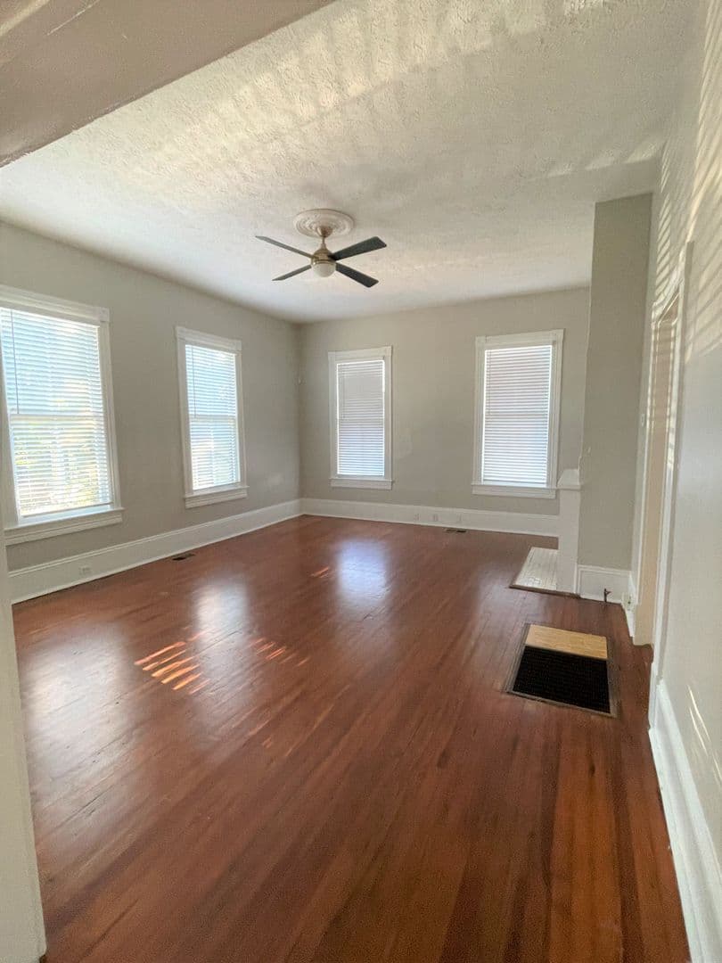 Savannah Apartment: 123 W 41st