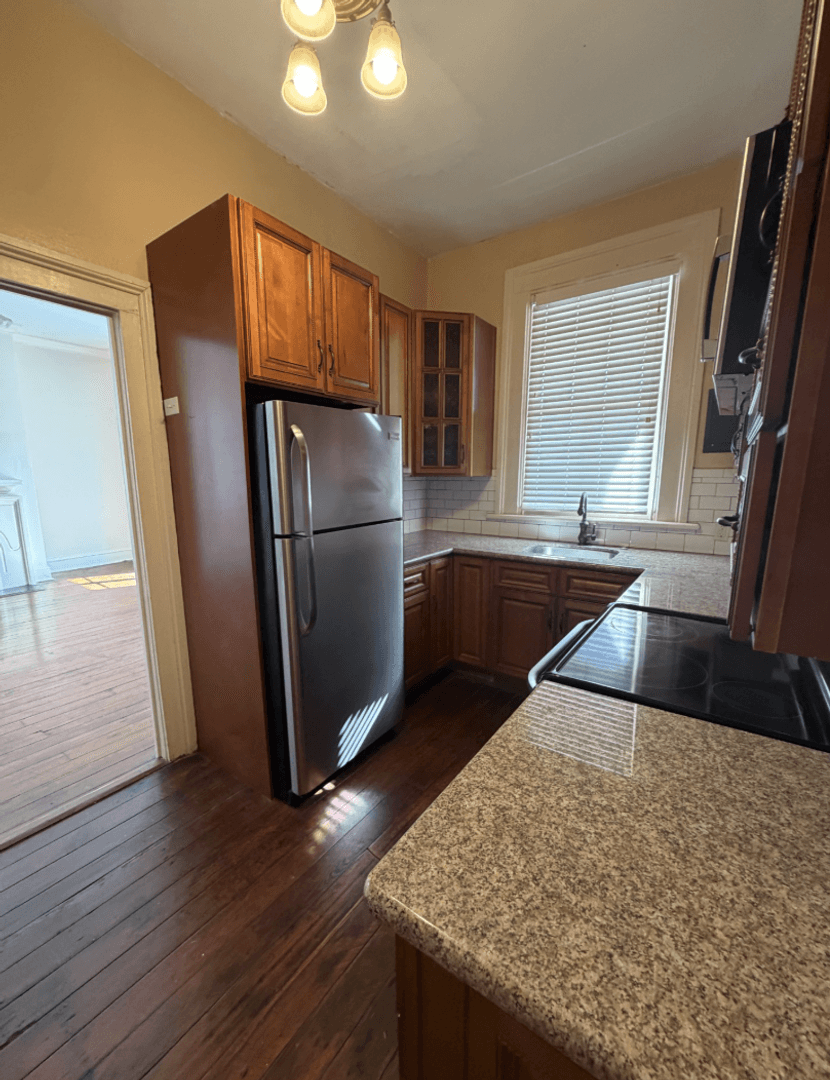 Savannah Apartment: 107 West Liberty st Unit 4