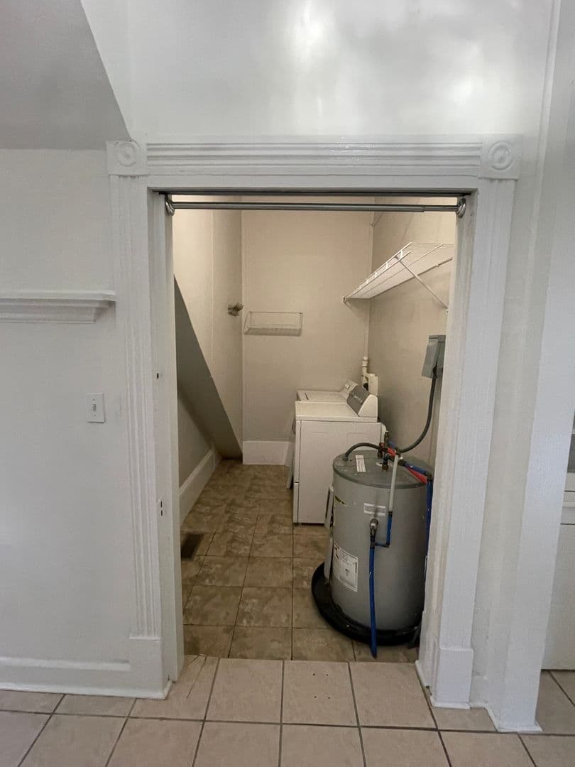 Savannah Apartment: 123 W 41st