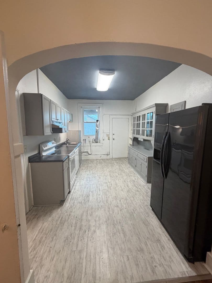Savannah House: 138 East 48th st