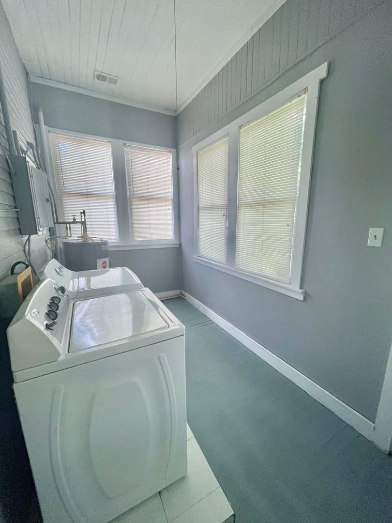 Savannah Apartment: 418 e 40th st