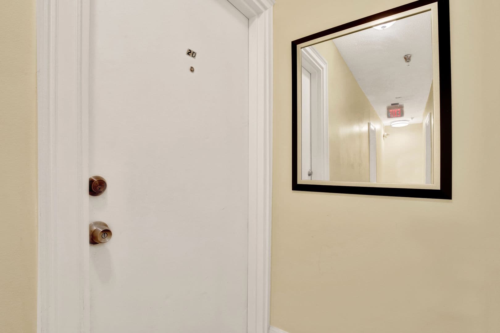 Savannah House: 125 E Broad St.