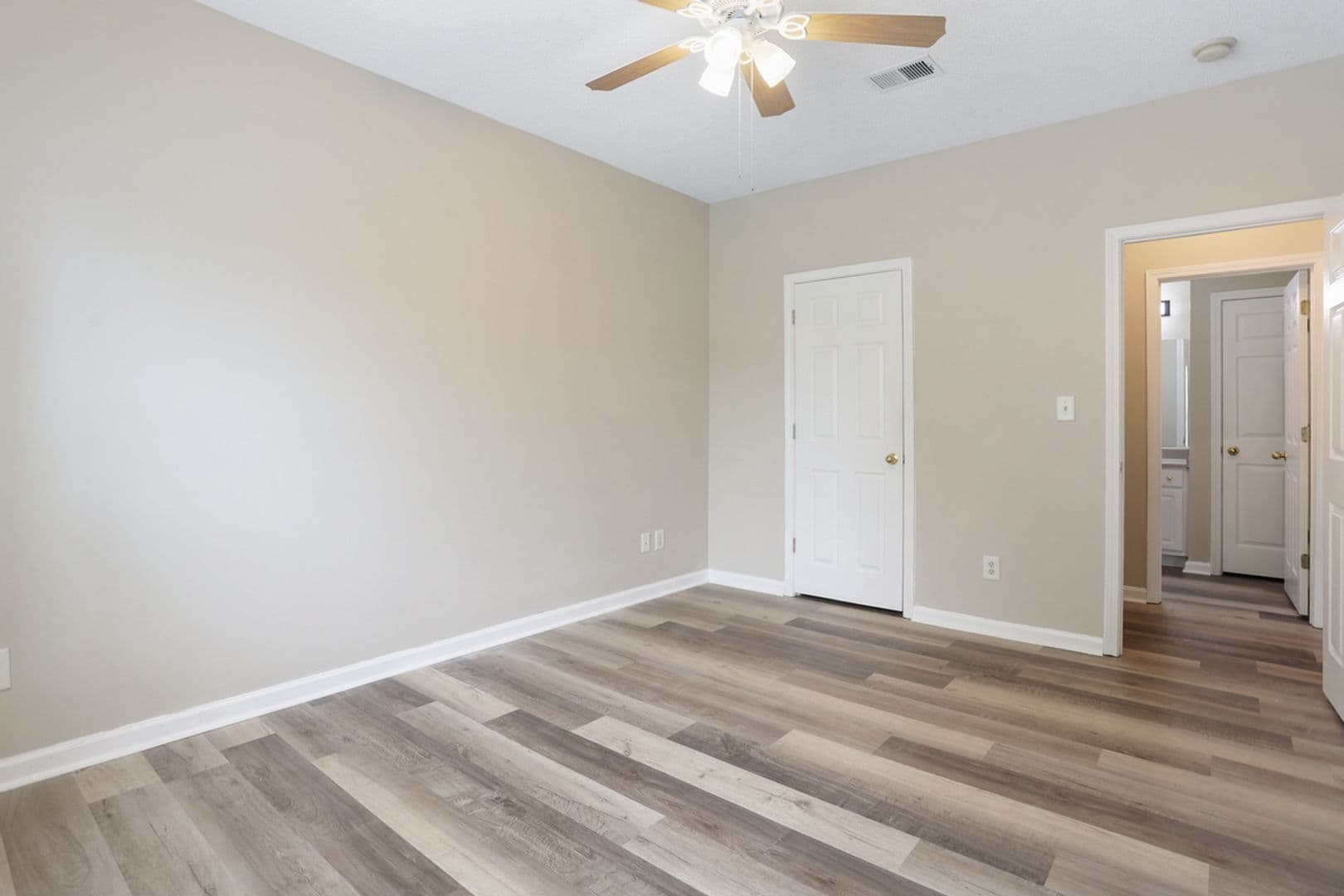 Savannah House: 1205 Walden Park