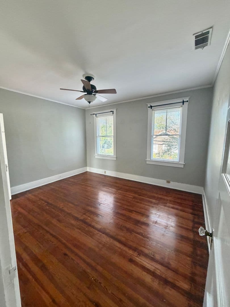 Savannah Apartment: 201 E 49th st Upper