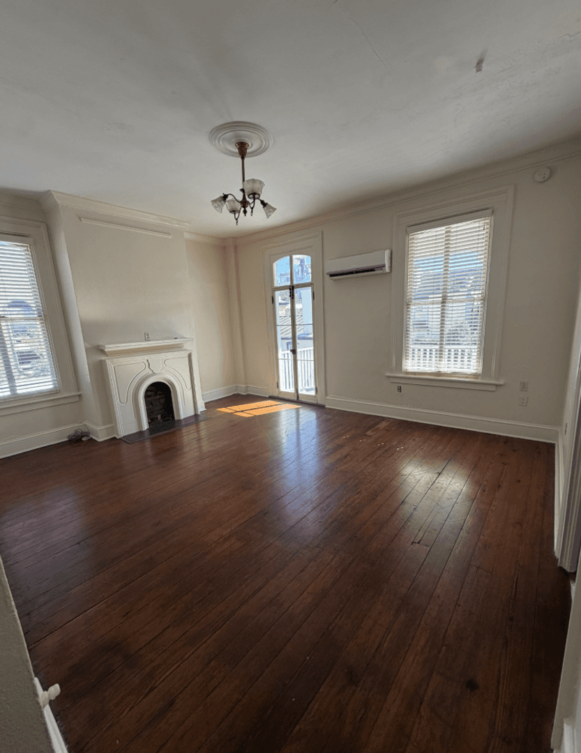 Savannah Apartment: 107 West Liberty st Unit 4