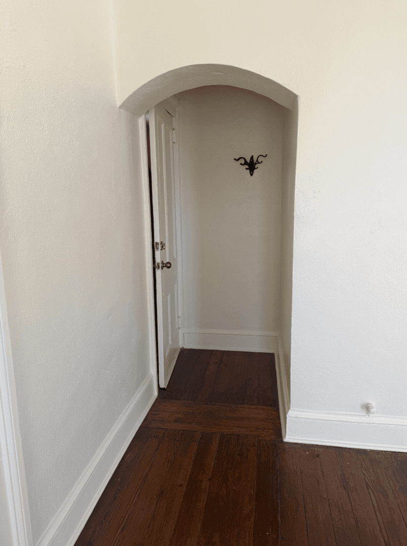 Savannah Apartment: 107 West Liberty st Unit 4