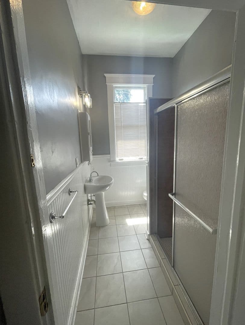 Savannah Apartment: 418 e 40th st