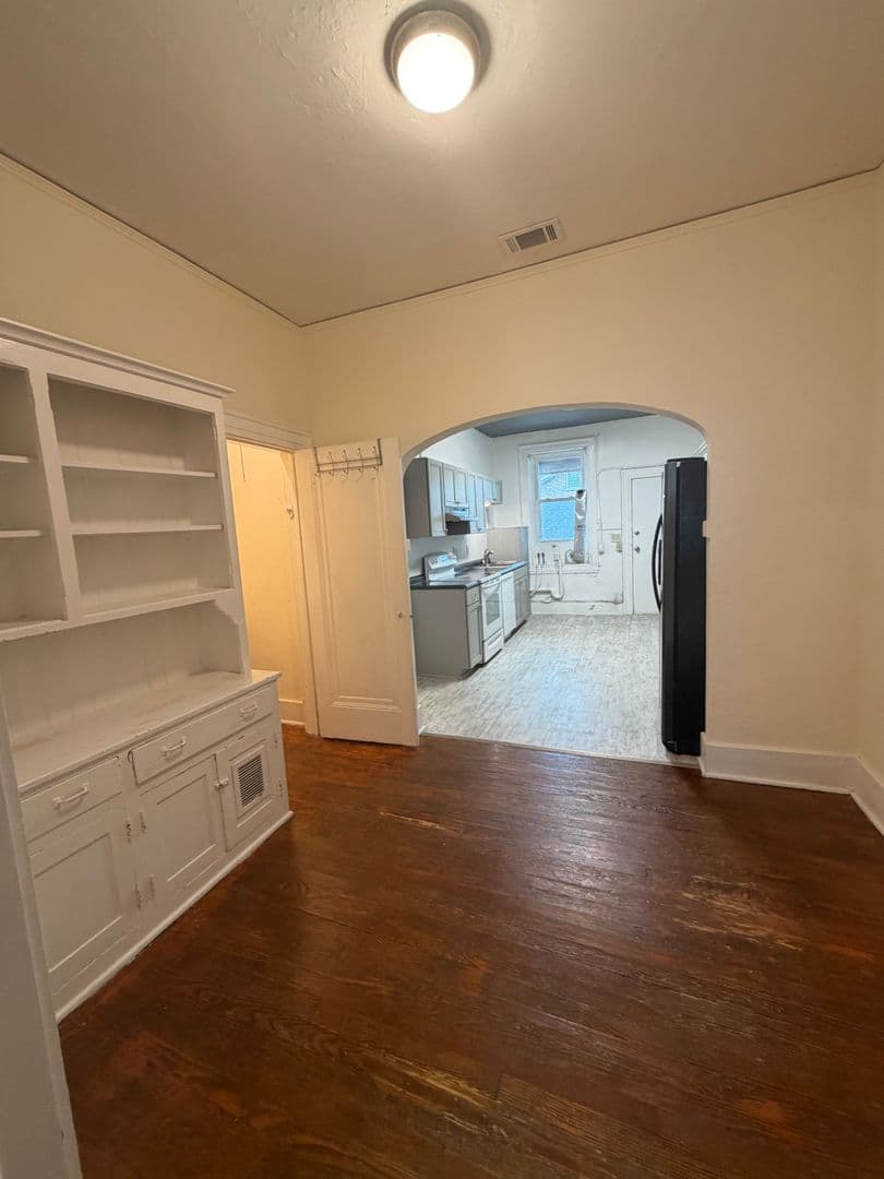 Savannah House: 138 East 48th st