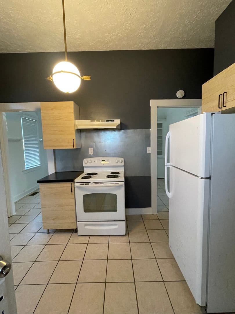 Savannah Apartment: 123 W 41st