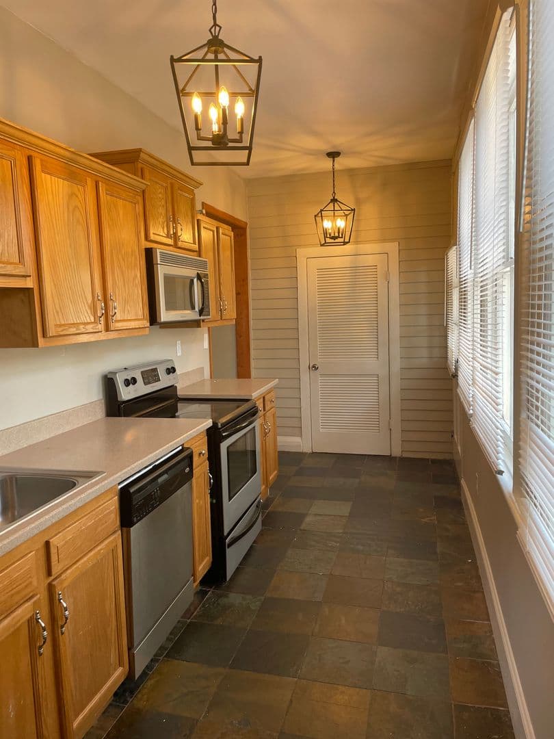 Savannah Apartment: 228 E. Henry