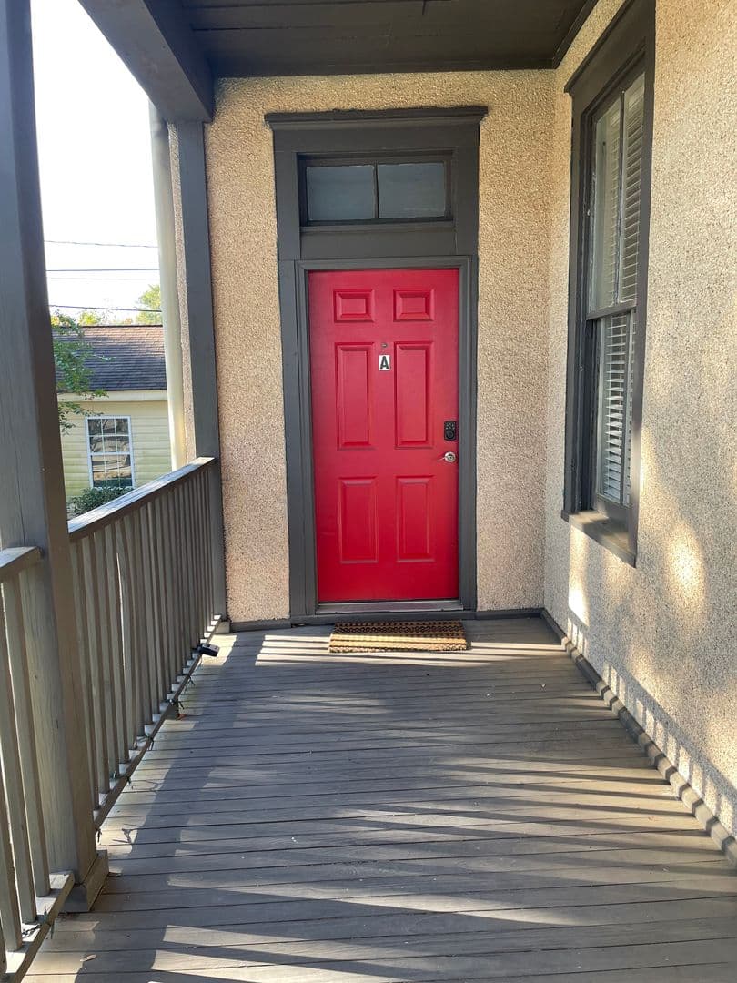 Savannah Apartment: 123 W 41st