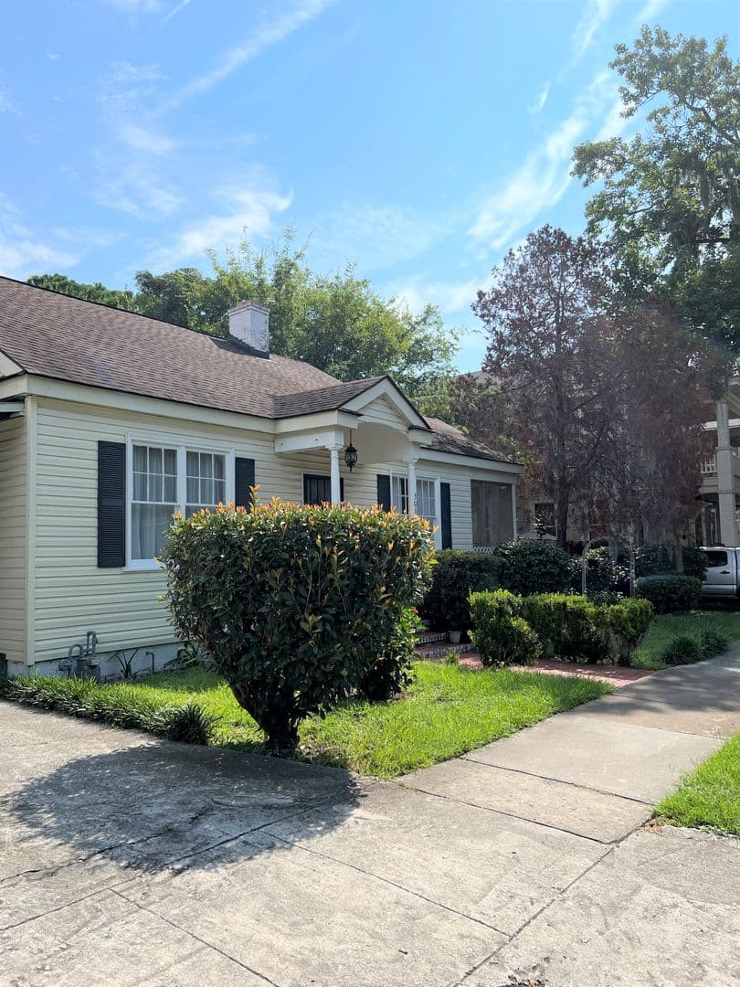 Savannah House: 308 E 40th st