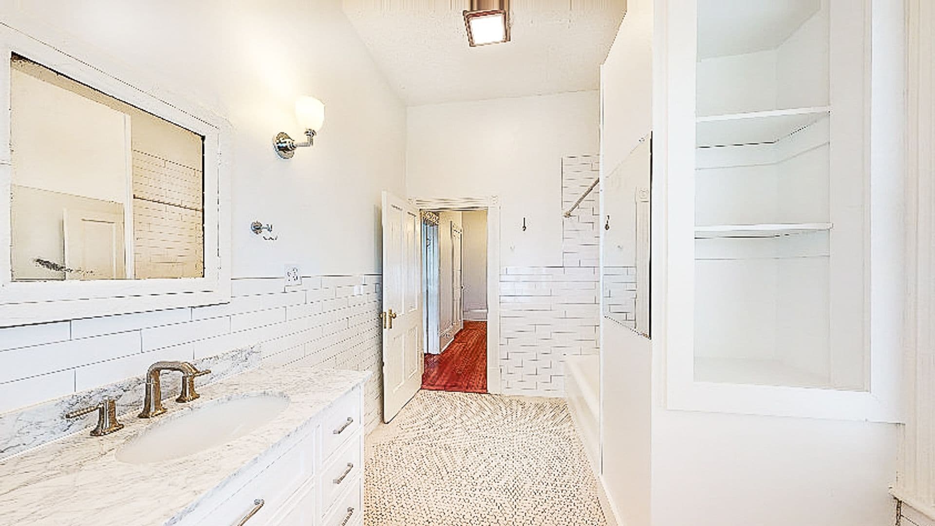 Savannah Apartment: 123 W 41st