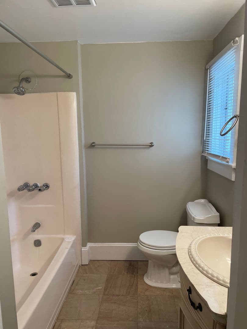 Savannah Apartment: 228 E. Henry