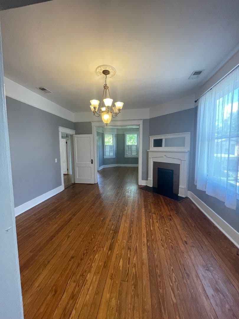 Savannah Apartment: 418 e 40th st