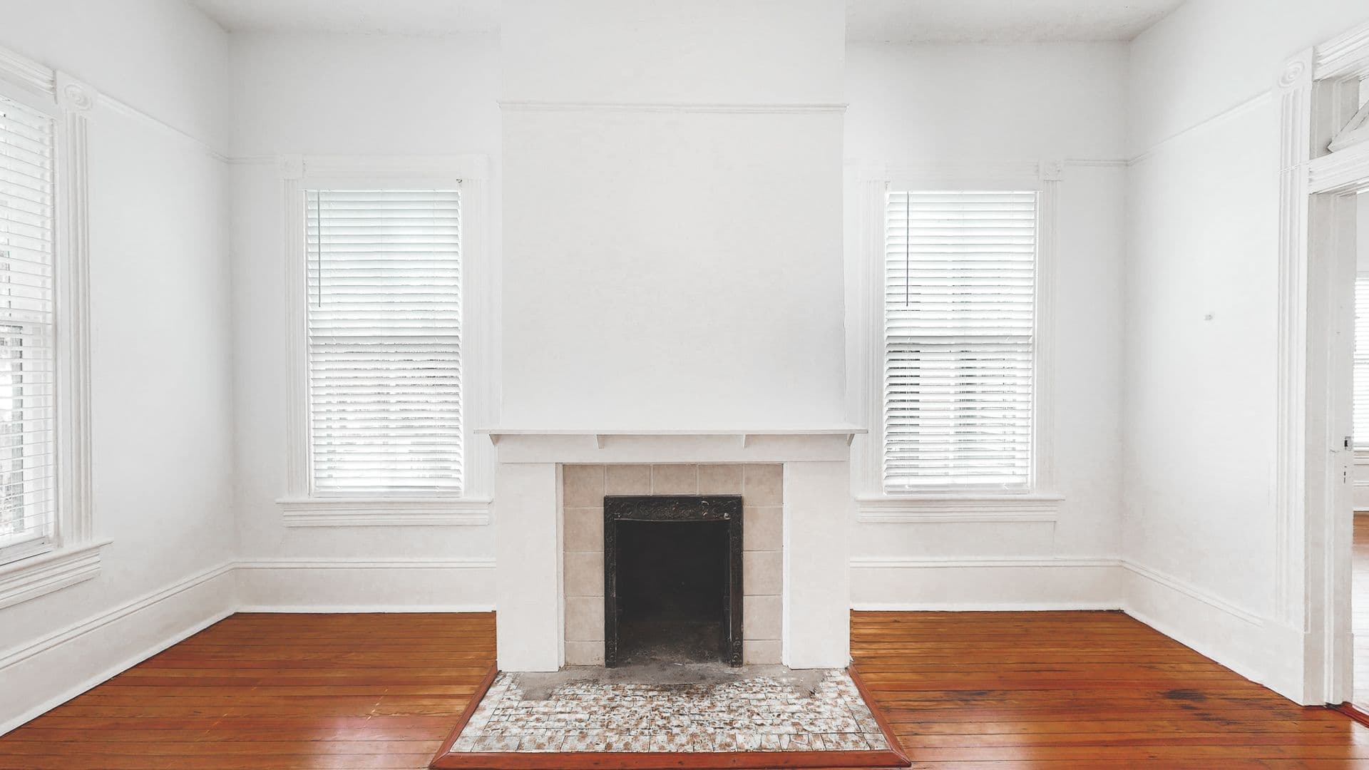 Savannah Apartment: 123 W 41st