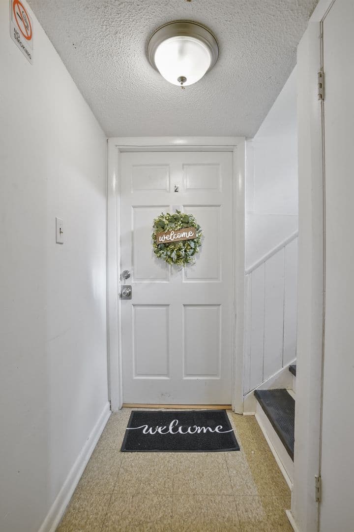 Savannah Apartment: 1220 E Victory Dr