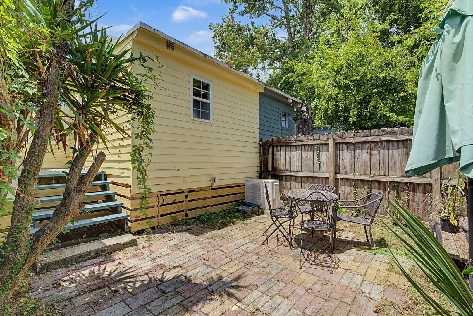Savannah House: 530 e gordon lane