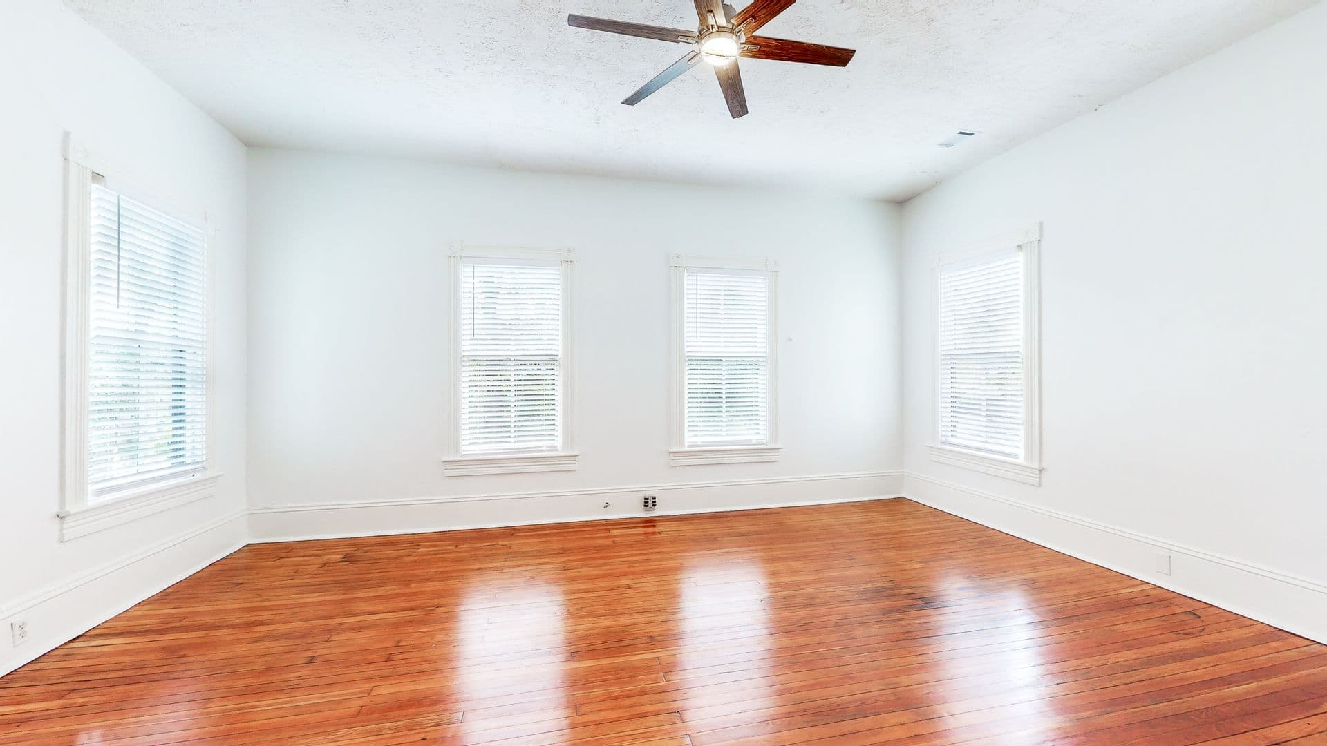 Savannah Apartment: 123 W 41st