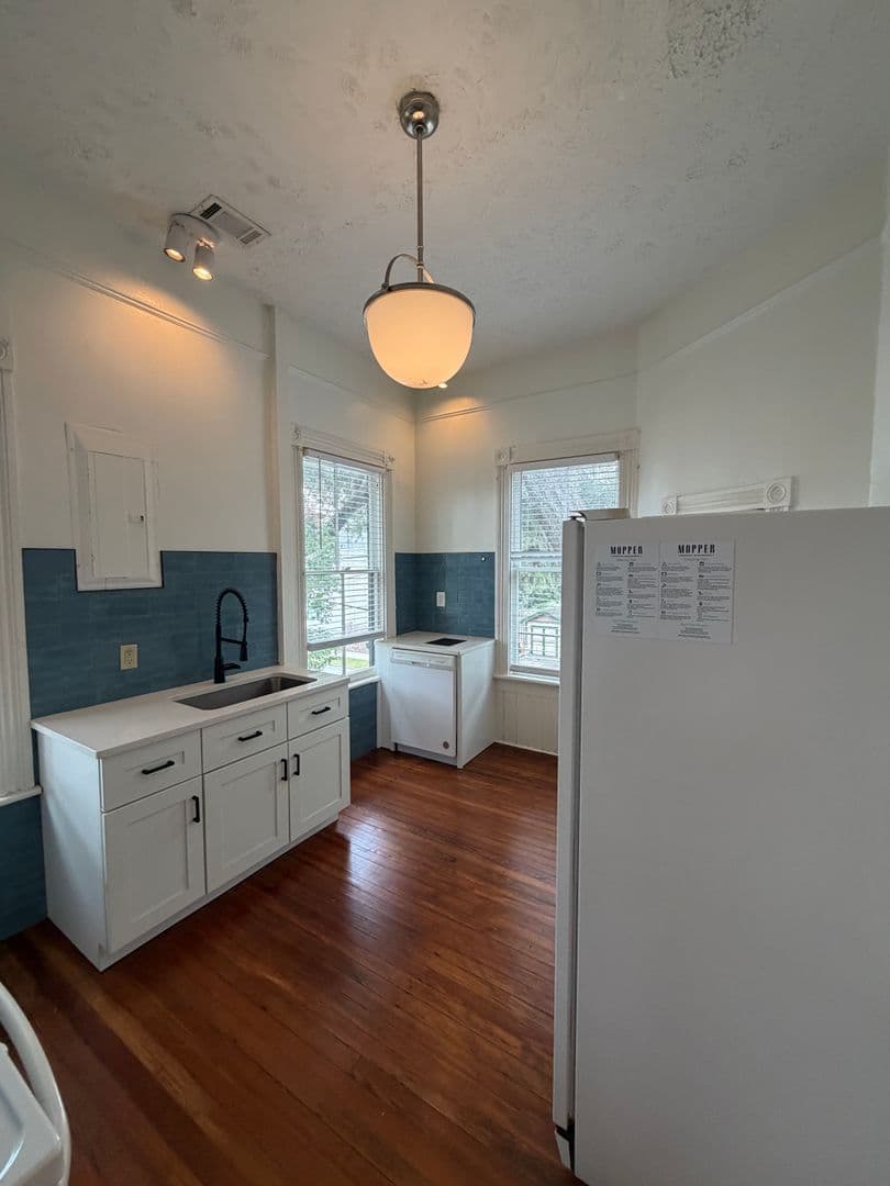 Savannah Apartment: 123 W 41st