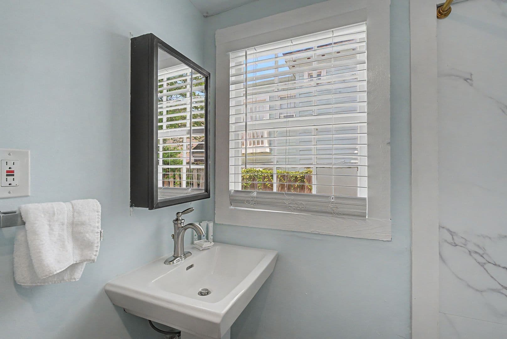 Savannah House: 534 e gordon lane